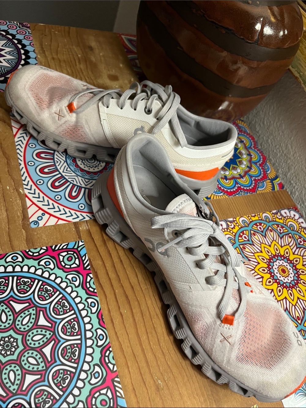 On Cloud Women's Cloudrunning Shoes in Light Gray with Orange Accents Sz 6.5 - Picture 3 of 7